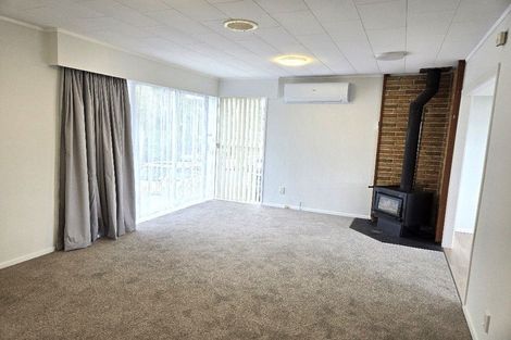Photo of property in 2/56 Cockayne Crescent, Sunnynook, Auckland, 0620