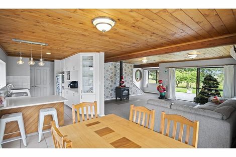 Photo of property in 42 Codlin Road, Waiuku, 2683