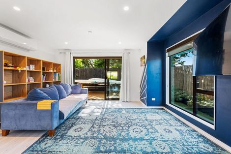 Photo of property in 8a Roys Road, Weymouth, Auckland, 2103