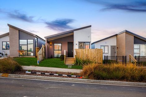 Photo of property in 12 Taiororua Avenue, Massey, 0614