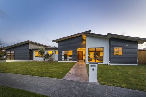 Photo of property in 6 Brooklyn Heights Drive, Kelvin Grove, Palmerston North, 4414