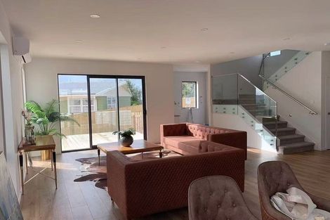 Photo of property in 142a Luckens Road, West Harbour, Auckland, 0618