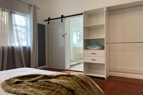 Photo of property in 2 Blacks Road, Greenhithe, Auckland, 0632