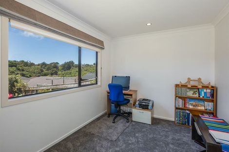Photo of property in 19 Te Puia Drive, Aotea, Porirua, 5024