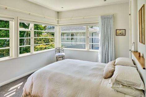 Photo of property in 33 Cheviot Road, Lowry Bay, Lower Hutt, 5013