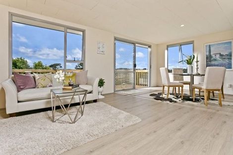 Photo of property in 9 Jumento Place, Unsworth Heights, Auckland, 0632