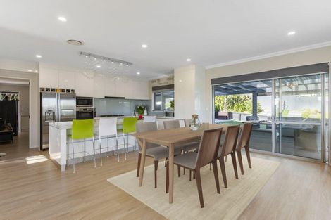 Photo of property in 13 Eastview Crescent, Stanmore Bay, Whangaparaoa, 0932