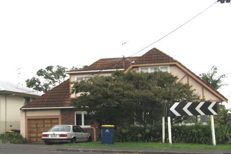 Photo of property in 71 Sylvan Avenue, Northcote, Auckland, 0627