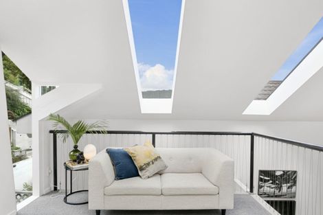 Photo of property in 10 Ranfurly Terrace, Mount Cook, Wellington, 6021