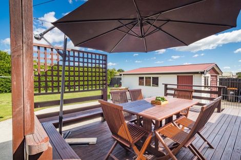 Photo of property in 32 Suzanne Grove, Kelvin Grove, Palmerston North, 4414