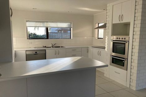 Photo of property in 3 Calluna Crescent, Totara Heights, Auckland, 2105