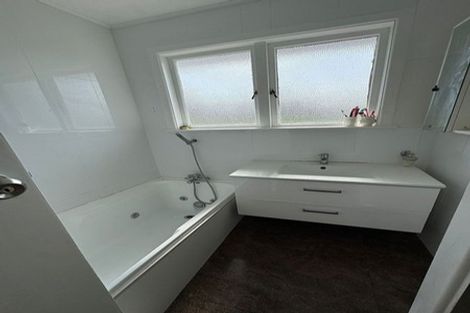 Photo of property in 152 Ennis Avenue, Pakuranga Heights, Auckland, 2010