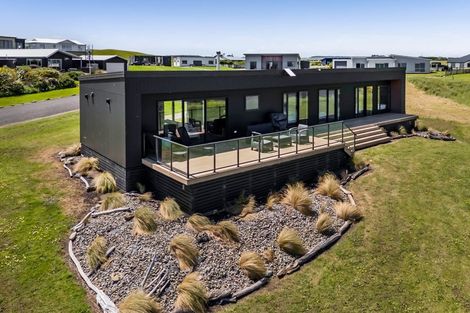 Photo of property in 21 Rosemount Road, Waverley, 4591