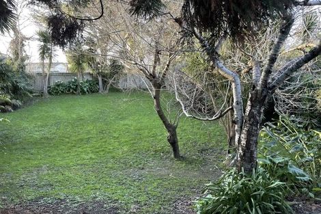 Photo of property in 19 Golf Road, New Lynn, Auckland, 0600