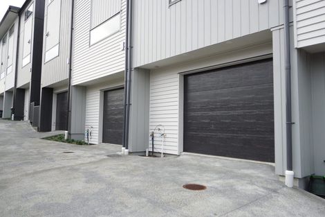 Photo of property in 3/26 Buscomb Avenue, Henderson, Auckland, 0610