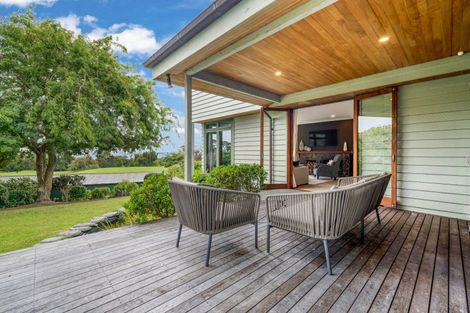 Photo of property in 247 Broomfields Road, Whitford, Howick, 2571