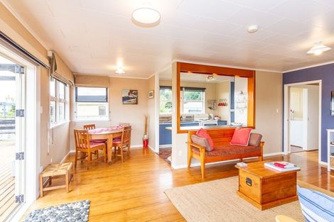 Photo of property in 37 Te Kiri Street, Himatangi Beach, Foxton, 4891