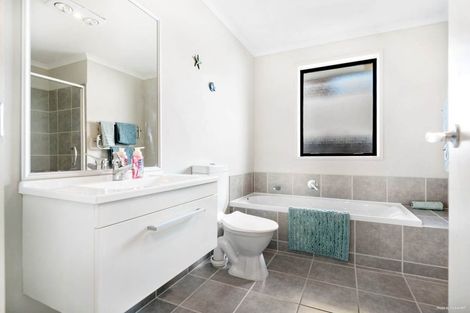 Photo of property in 22 Tokerau Crescent, Pukekohe, 2120