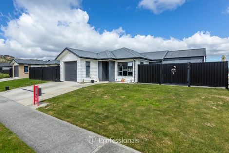 Photo of property in 34 Filmer Crescent, Wallaceville, Upper Hutt, 5018