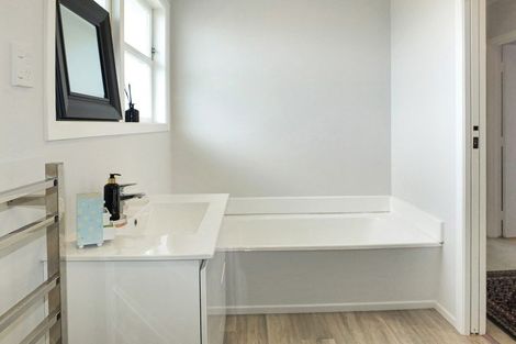 Photo of property in 16 Mark Perreau Place, Foxton, 4814