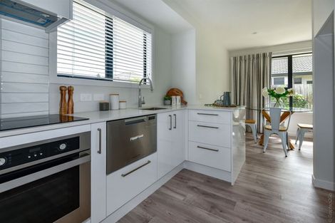 Photo of property in 2/49 Shannon Place, Belfast, Christchurch, 8051