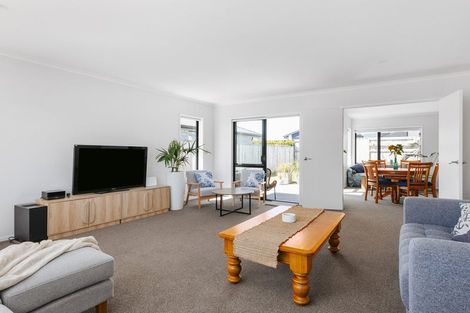 Photo of property in 6 Harding Drive, Papamoa Beach, Papamoa, 3118