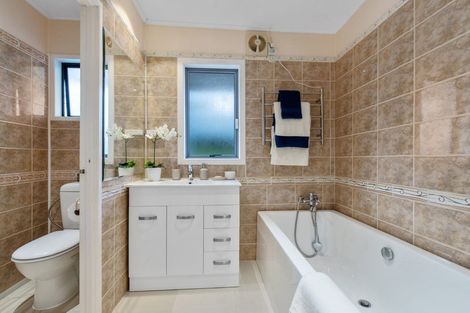 Photo of property in 43 Lynden Avenue, Hillcrest, Auckland, 0627