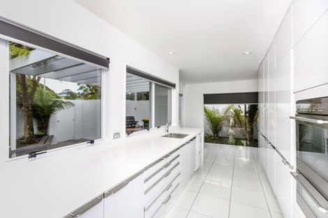 Photo of property in 55 Calvert Road, Lynmouth, New Plymouth, 4310
