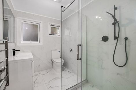 Photo of property in 14 Theban Place, Totara Vale, Auckland, 0629