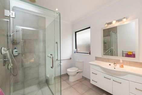 Photo of property in 30 Grand Oaks Drive, Awapuni, Palmerston North, 4412