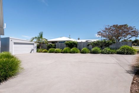 Photo of property in 53 Athenree Road, Athenree, Katikati, 3177
