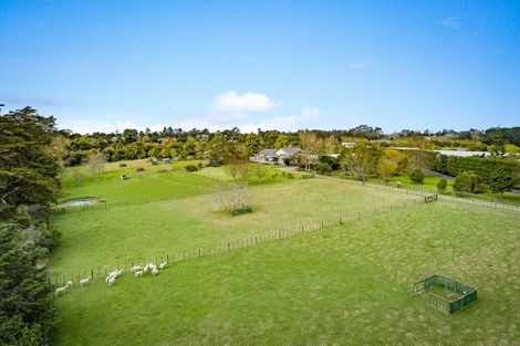 Photo of property in 53 Motu Road, Kumeu, 0891