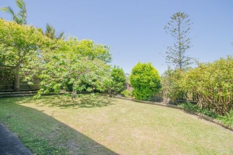 Photo of property in 3 Thuja Street, Green Bay, Auckland, 0604