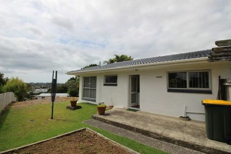 Photo of property in 2/587 Glenfield Road, Totara Vale, Auckland, 0629