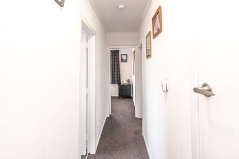 Photo of property in 18 Suther Street, Waverley, 4510
