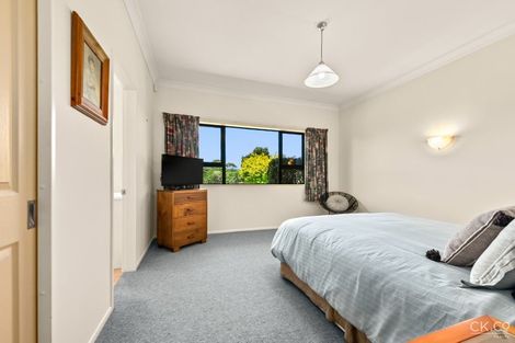 Photo of property in 8a Garrett Place, Riverstone Terraces, Upper Hutt, 5018