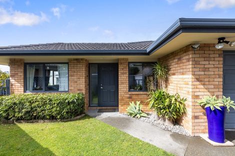 Photo of property in 7a Barberry Lane, Te Atatu Peninsula, Auckland, 0610