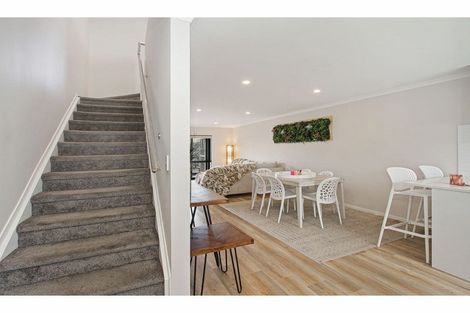 Photo of property in 8b Lumbarda Drive, Kumeu, 0810