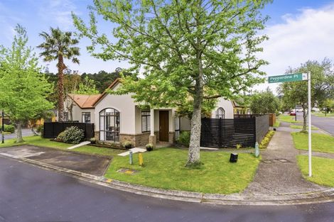 Photo of property in 1 Pepperdine Place, Albany, Auckland, 0632