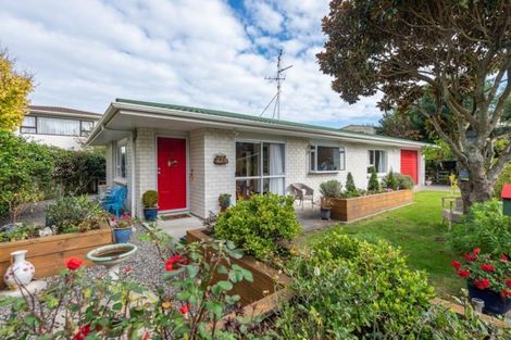 Photo of property in 2 Te Uruhi Grove, Paraparaumu, 5032