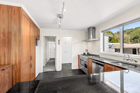 Photo of property in 71 Holdsworth Avenue, Trentham, Upper Hutt, 5018