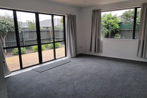 Photo of property in 4a Crofts Lane, Parklands, Christchurch, 8083