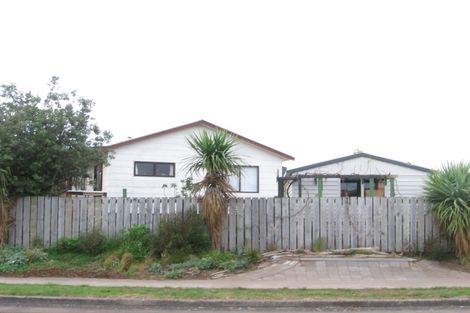 Photo of property in 3 Barrett Drive, Waikanae Beach, Waikanae, 5036