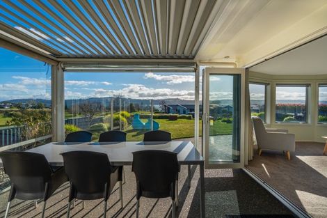 Photo of property in 5 Pukenamu Road, Rainbow Point, Taupo, 3330
