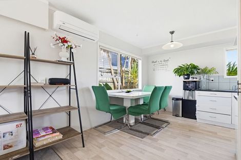 Photo of property in 2/15a Mcintyre Road, Mangere Bridge, Auckland, 2022