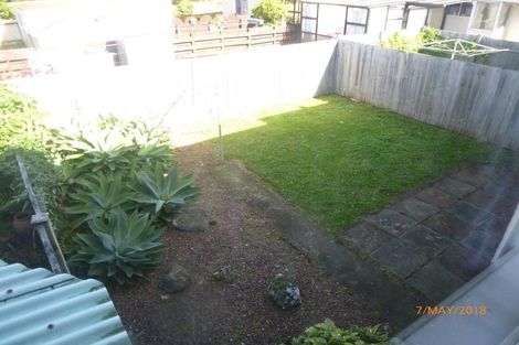 Photo of property in 2/1b Divich Avenue, Te Atatu South, Auckland, 0610