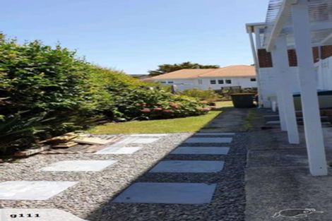 Photo of property in 3/2 Scarboro Terrace, Murrays Bay, Auckland, 0630