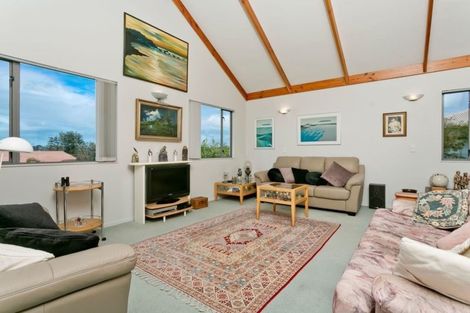Photo of property in 1/37 Holland Road, Hillcrest, Auckland, 0627