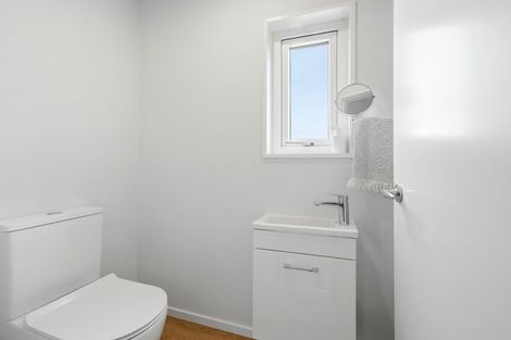 Photo of property in 5b Madeley Road, Mount Pleasant, Christchurch, 8081