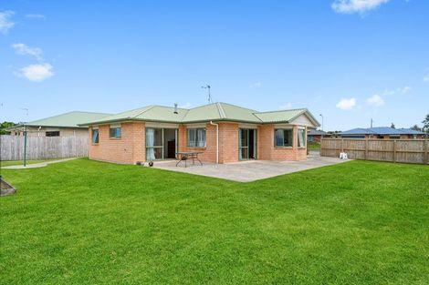 Photo of property in 15 Kittyhawk Place, Melville, Hamilton, 3206